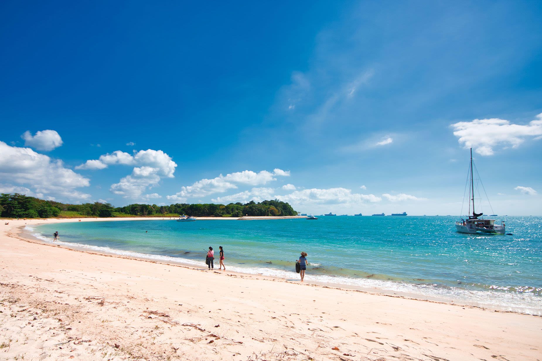 2BKA3PA A scenic sea view and beach at St John island, the largest of the southern islands in Singapore.David ChiaFF / Alamy Stock Photo/https://www.alamy.com/Alamy Stock Photo