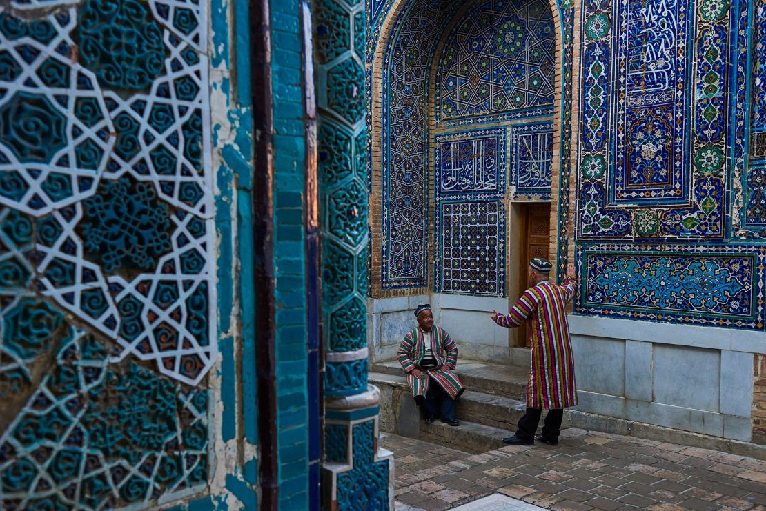 Uzbekistan, Samarkand, Unesco World Heritage, Uzbek men at Shah i Zinda mausoleum