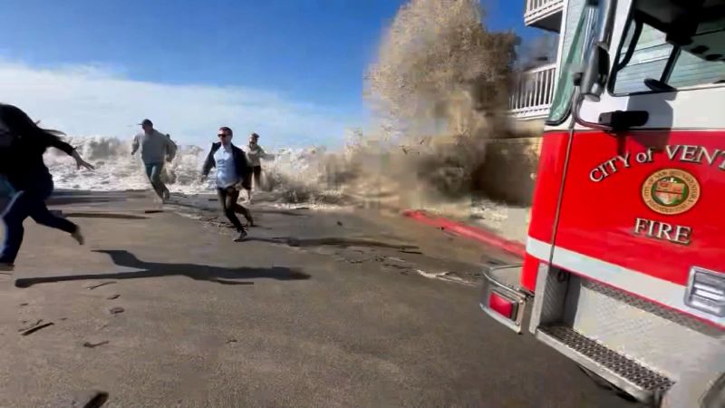 Video shows people scrambling as massive wave engulfs California neighborhood