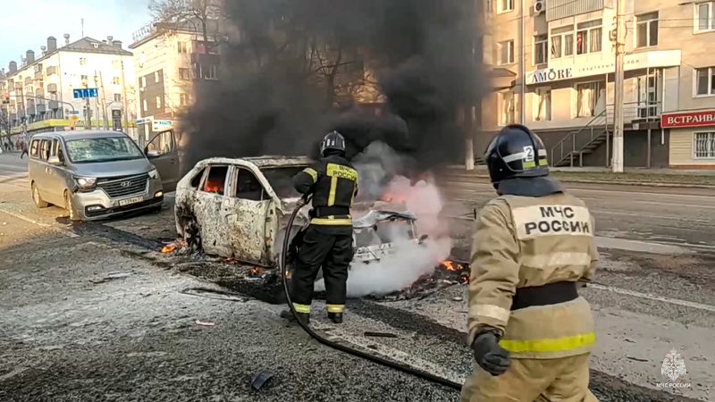 ロシアが戦争中最大の空襲を開始した翌日、ウクライナ爆撃によりロシア民間人14人が死亡したと当局者が発表した。