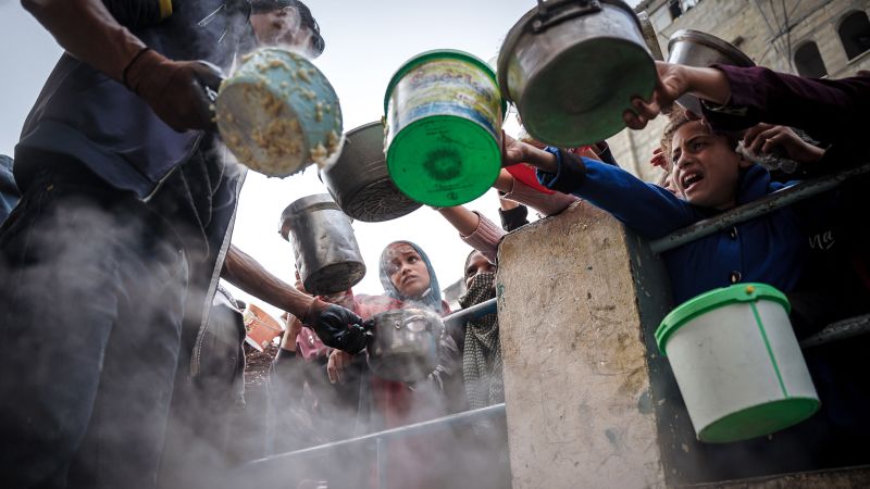 „Какъв живот е това?“ Ужасни условия във все по-тесната южна Газа