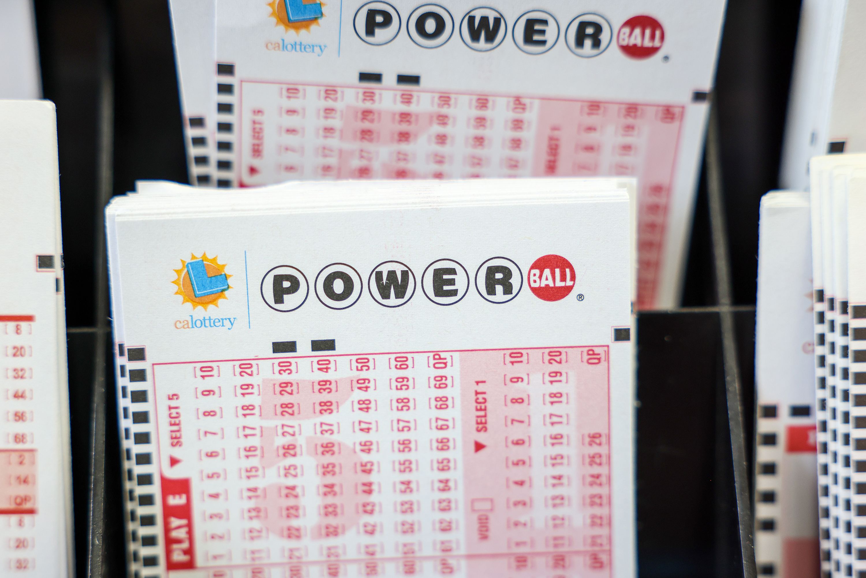 Numbers drawn for estimated $760 million Powerball jackpot in this year's  final drawing