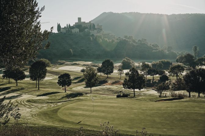 The resort will likely lead to an influx of activity at Antognolla golf course, where the 18th green has sat at the foot of the castle since its opening in 1998.