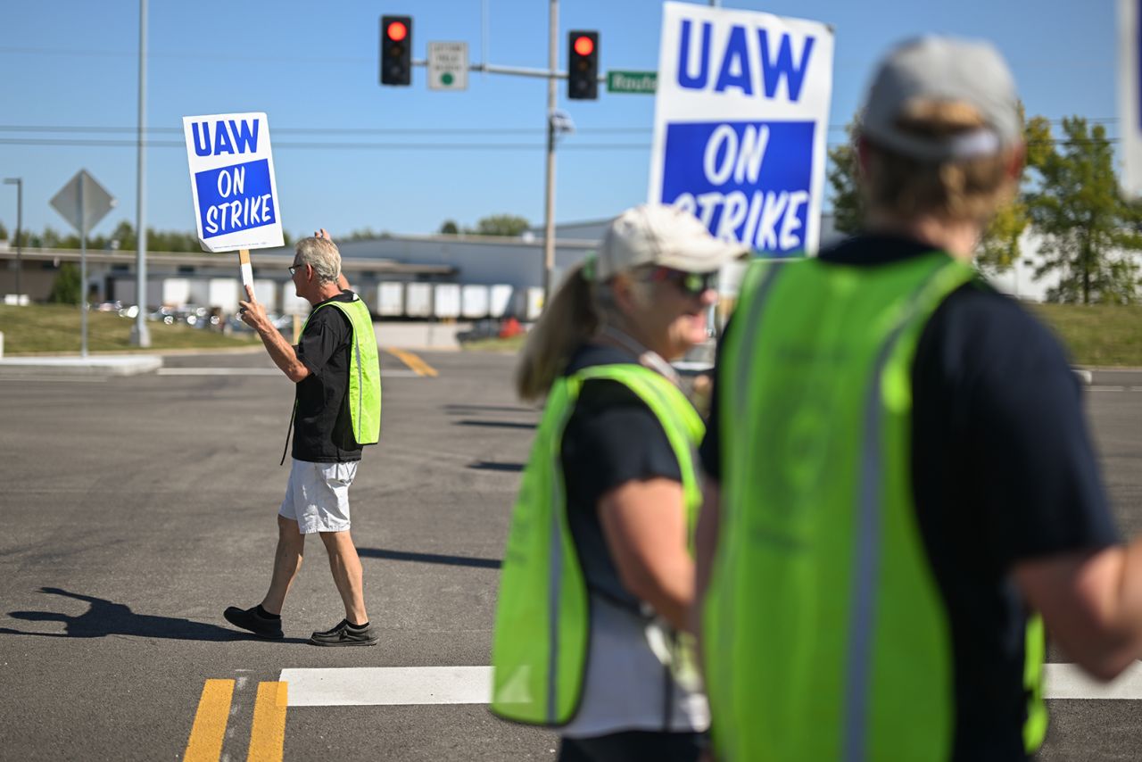 GM workers with the UAW Local 2250 Union strike outside the General Motors Wentzville Assembly Plant on September 15 in Wentzville, Missouri.