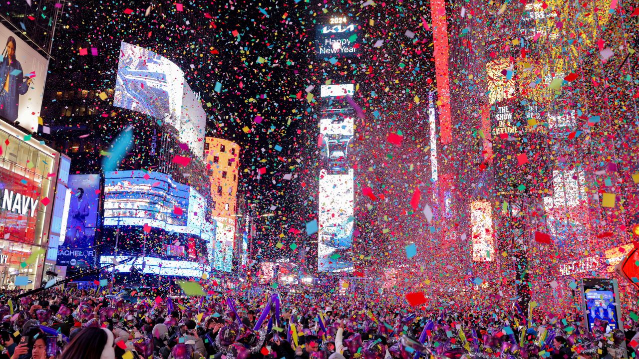 People watch confetti flying around after the clock strikes midnight during New Year celebrations at Times Square, in New York City, New York, U.S., January 1, 2024. REUTERS/Andrew Kelly