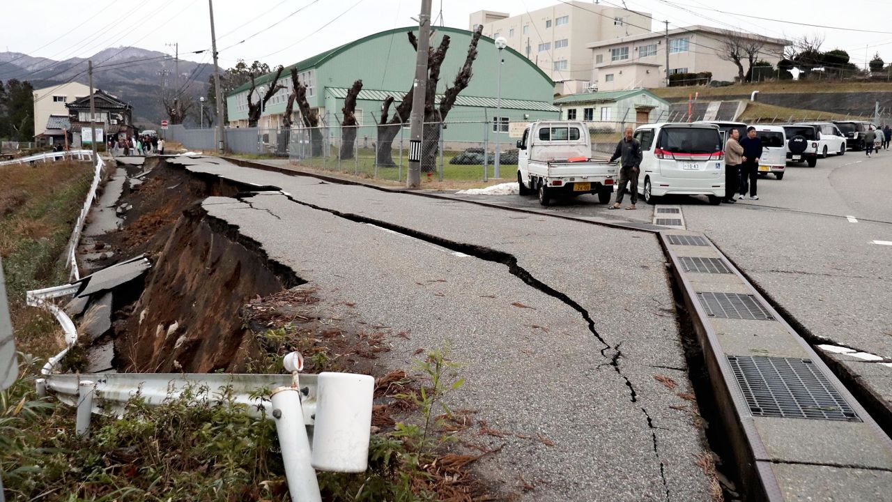 People evacuate following the earthquake in Wajima City, Ishikawa Prefecture on Jan. 1, 2024. A massive magnitude-7.4 earthquake struck Noto district in Ishikawa Prefecture, in central Japan on the same day. ( The Yomiuri Shimbun )
