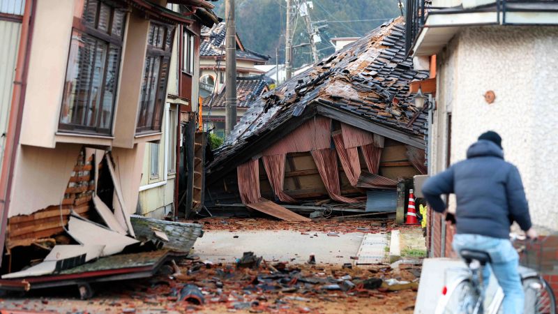 Сцени на опустошение се появиха по западното крайбрежие на Япония