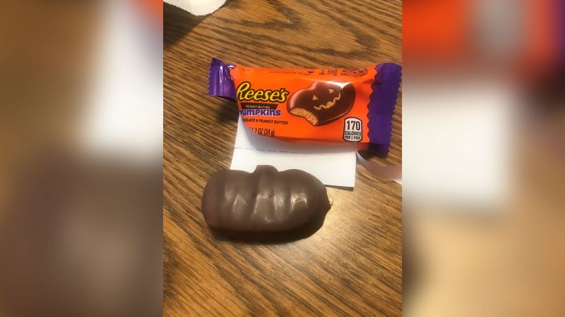 Read more about the article Hershey is sued for selling Reese’s Peanut Butter cups without ‘cute pumpkin faces’ – CNN