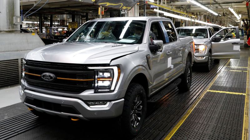 Ford изтегля повече от 112 000 F-150 за риск от преместване