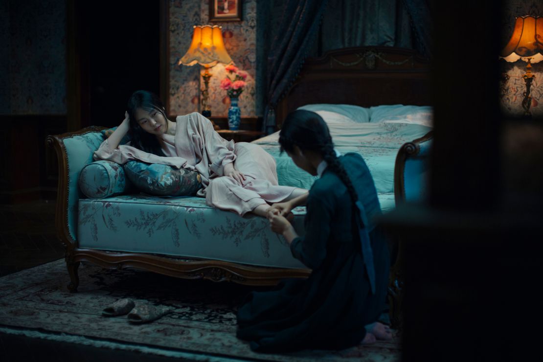 Kim Min-hee and Kim Tae-ri in The Handmaiden (2016).