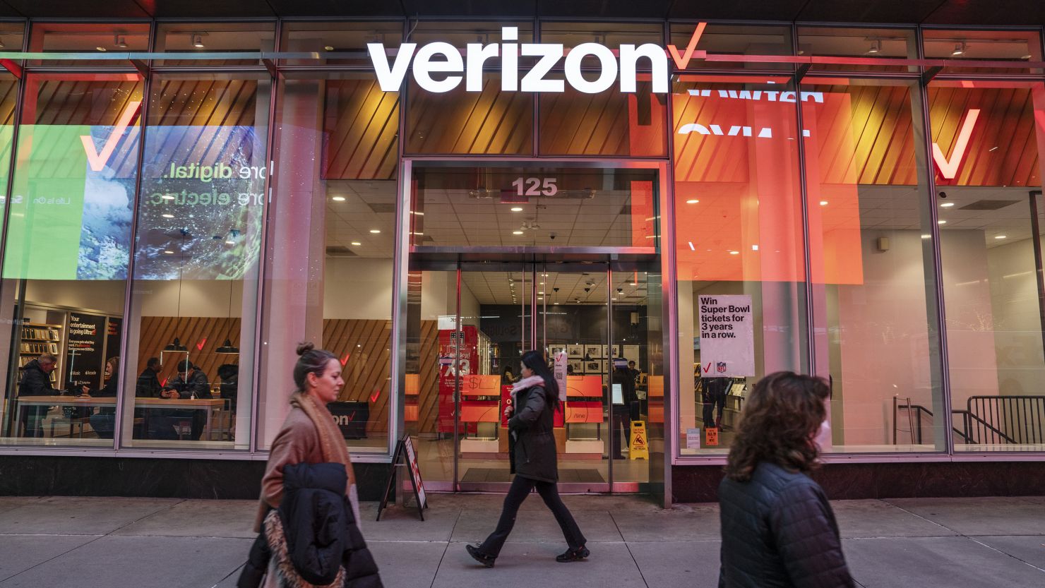 A Verizon store in New York, US, on Friday, Jan. 20, 2023. Verizon Communications Inc. is schedule to release earnings figures on January 24.