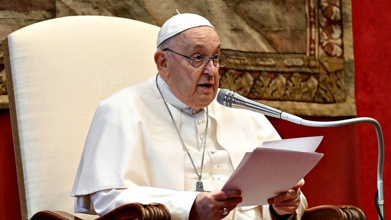 Папата призовава за забрана на сурогатното майчинство, наричайки го „въз основа на експлоатация“