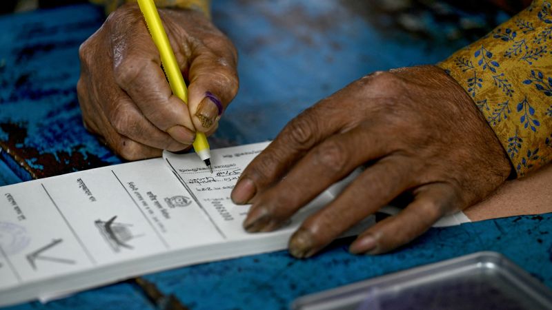 Избирателните секции в Бангладеш отвориха в неделя за общи избори,