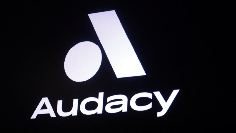 Audacy борещата се компания за мултиплатформено аудио съдържание започна предварително