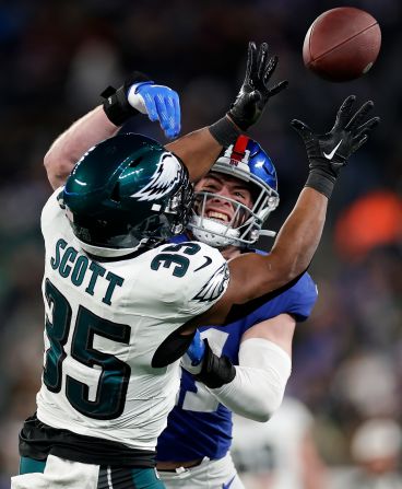 New York Giants linebacker Micah McFadden breaks up a pass intended for Philadelphia Eagles running back Boston Scott on January 7. The Giants upset the Eagles 27-10 to end their season on a winning note. The Eagles made the playoffs as a wild-card team.