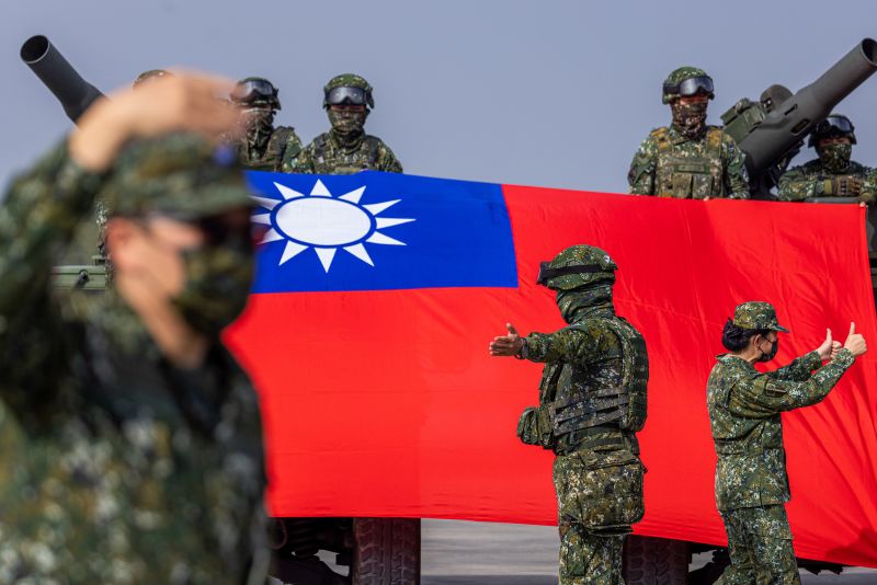 Den kinesiska regeringen kommer att införa sanktioner mot fem amerikanska tillverkare för att sälja vapen till Taiwan