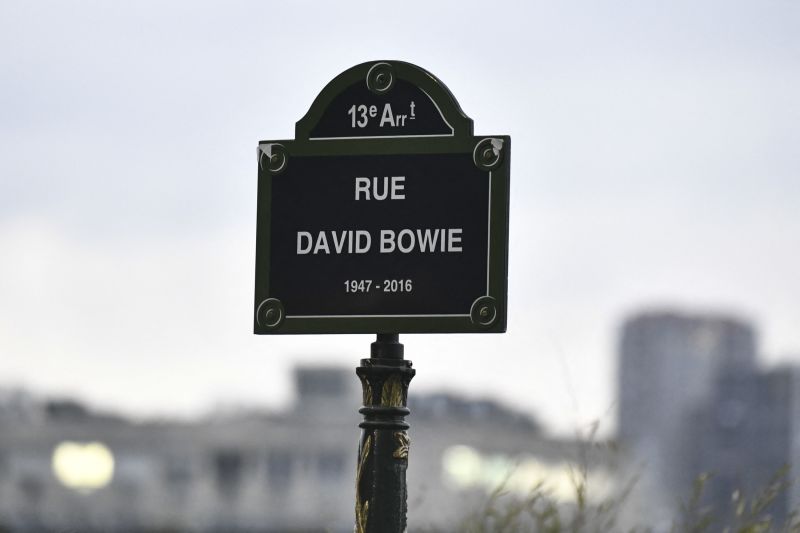 Paris Pays Tribute to David Bowie with Street Inauguration