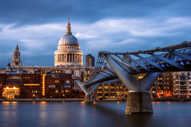 <strong>4. United Kingdom: </strong>It's been a decade since the UK and the US shared 1st place on the Henley Passport Index in 2014. (Pictured: St Paul's Cathedral and the Millennium Bridge, London.)