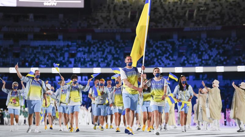 Над 200 украински спортисти настояват френският президент Еманюел Макрон да забрани на руски и беларуски спортисти да участват в Париж 2024