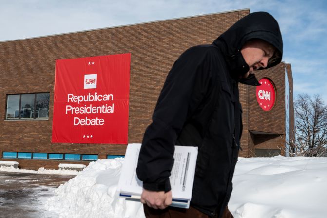 Snow piles up outside Drake University's Olmsted Center ahead of <a href="https://www.cnn.com/politics/live-news/cnn-debate-iowa-01-10-24/index.html" target="_blank">CNN's Republican presidential debate</a> in Des Moines on Wednesday, January 10.