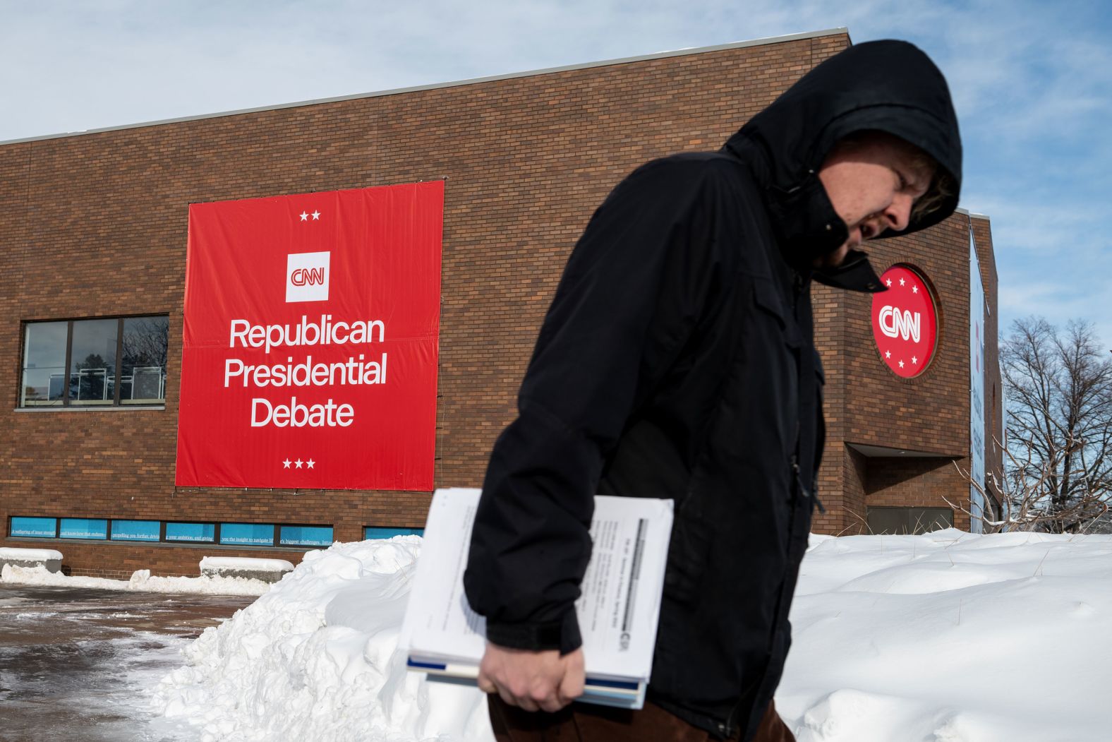 Snow piles up outside Drake University's Olmsted Center ahead of <a href="index.php?page=&url=https%3A%2F%2Fwww.cnn.com%2Fpolitics%2Flive-news%2Fcnn-debate-iowa-01-10-24%2Findex.html" target="_blank">CNN's Republican presidential debate</a> in Des Moines on Wednesday, January 10.