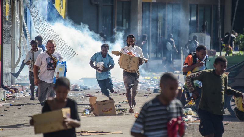 Папуа Нова Гвинея, разтърсена от насилие, тъй като грешка в заплащането накара полицията да напусне, бунтове и грабежи
