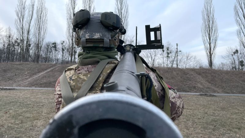 Ракетен блиц, реактивни дронове, нощен камуфлаж: Киев предупреждава как Русия може да преодолее противовъздушната отбрана