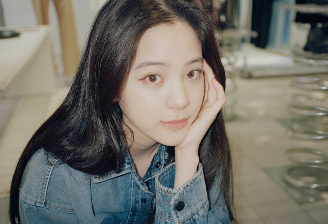 A candid shot of Ouyang Nana.