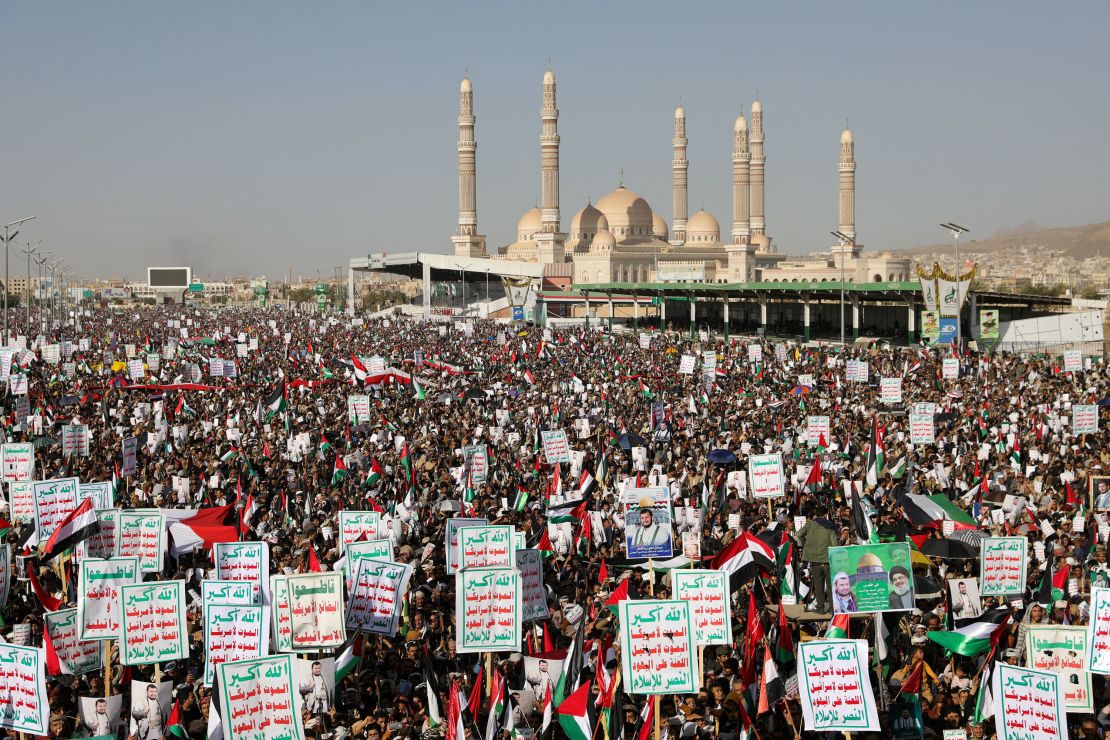 Supporters of the Houthi movement rally to denounce air strikes launched by the U.S. and Britain on Houthi targets, in Sanaa, Yemen January 12, 2024. REUTERS/Khaled Abdullah