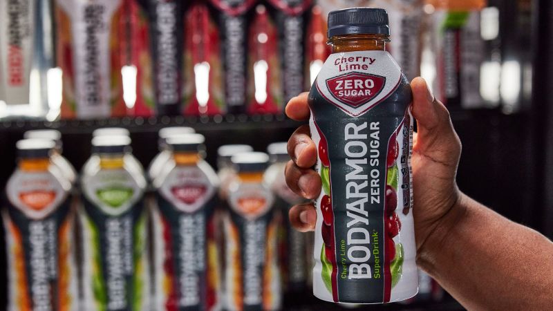 Read more about the article BodyArmor thinks eliminating this one ingredient will help it topple Gatorade – CNN
