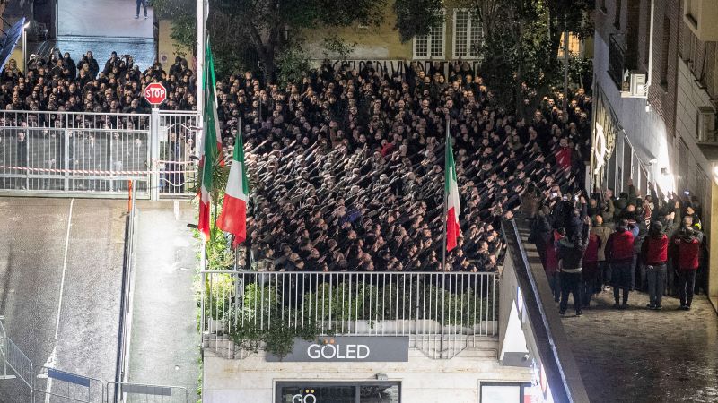Видео на фашисткия поздрав на тълпата в сърцето на Рим разтърси Италия – но не и нейния премиер