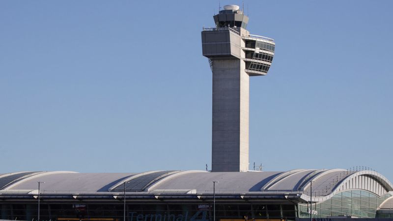 Разсеяните пилоти са довели до почти сблъсък на пистата на JFK, казва NTSB