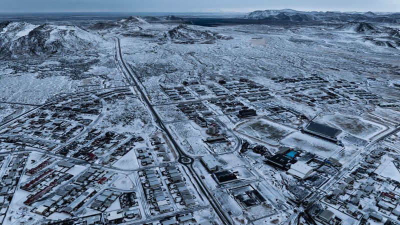 Einer isländischen Stadt wurde befohlen, erneut zu evakuieren, nachdem sich in der Nähe neue Vulkanspalten geöffnet hatten