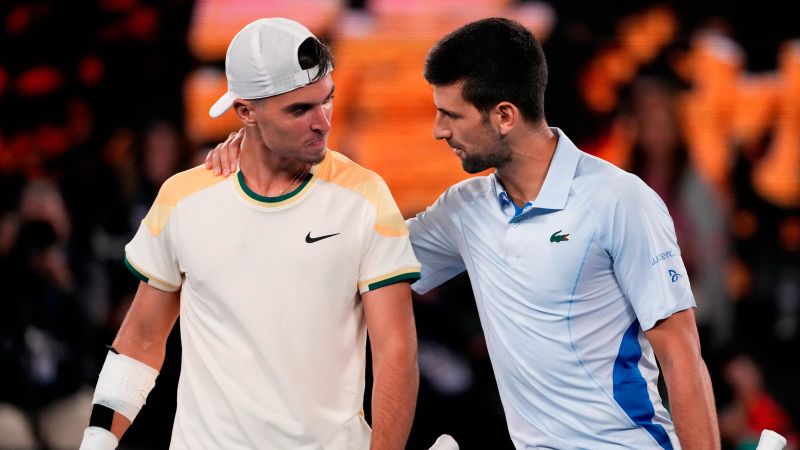 Новак Джокович оцеля след уплаха срещу 18-годишен опонент, за да спечели вълнуващия мач от първия кръг на Australian Open