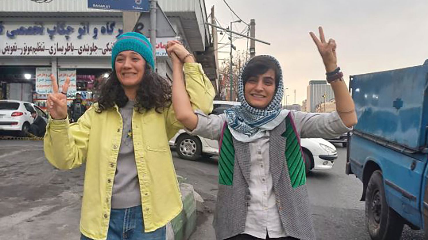 Journalists Niloofar Hamedi and Elaheh Mohammadi were released from a Tehran jail on Sunday, January 14.