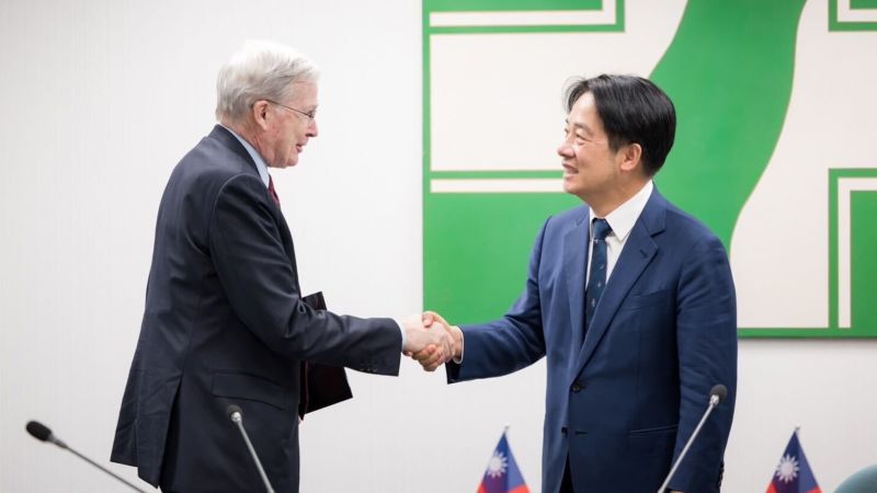 Бивши високопоставени американски служители потвърдиха солидната американска подкрепа за Тайван