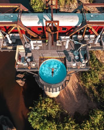 The hotel was inspired by a train service that would pass through Kruger National Park a century ago. Trains were a vital way to access the park, and visitors on the Selati Railway Line would stop overnight on the bridge as part of a tour.
