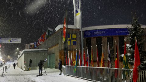 Media members stand outside the World Economic Forum venue during snowfall, on the first day of the annual meeting in Davos, Switzerland, January 15, 2024. REUTERS/Denis Balibouse