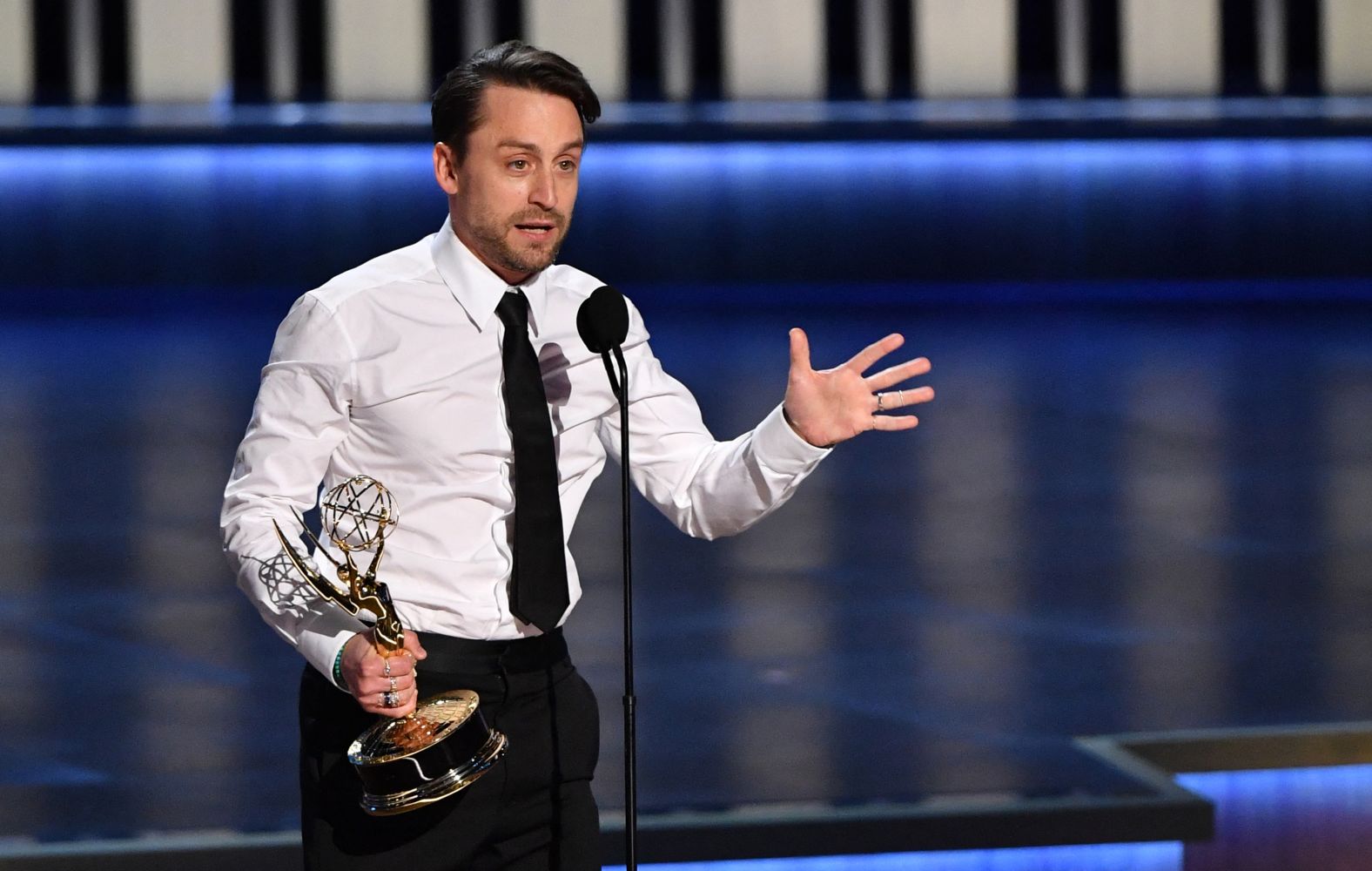 Culkin accepts the award for outstanding lead actor in a drama series.