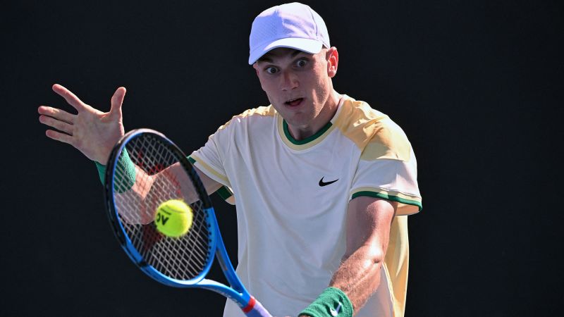 Джак Дрейпър повръща в кофата за боклук след петсетова победа на Australian Open