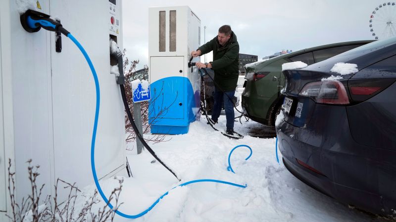 Why EVs don t go as far in the freezing cold CNN Business