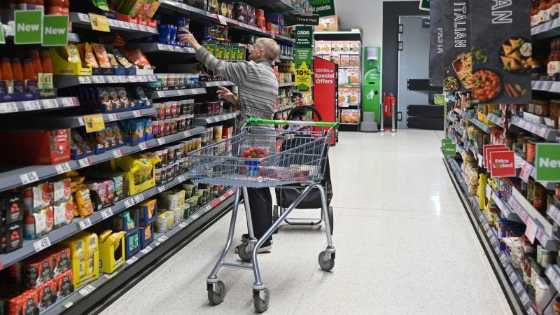 Инфлацията в Обединеното кралство отбелязва първо повишение от почти година