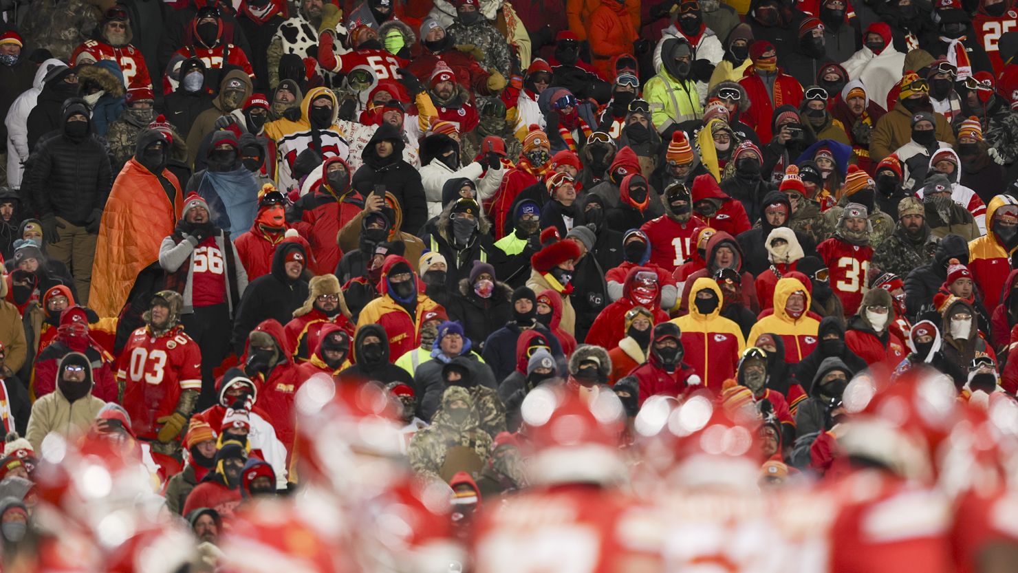 Dolphins vs. Chiefs: 4th coldest game in NFL history sees 69 people aided  by fire department, 'close to 50%' for hypothermia | CNN