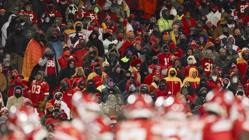 Четвъртият най-студен мач в историята на NFL вижда 69 души, подпомогнати от пожарната, „близо до 50%“ за симптоми на хипотермия