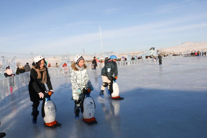 <strong>Ice skating: </strong>Other festival attractions include a 56.4-meter-long snow and ice sculpture with a large ice skating rink.