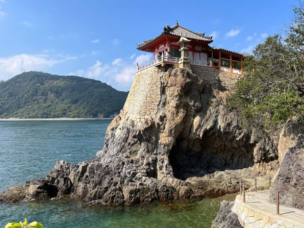 <strong>Abuto Kannon: </strong>About four kilometers from Tomonoura, this seaside temple was built in 1570 and dedicated to the 11-faced Goddess of Mercy.