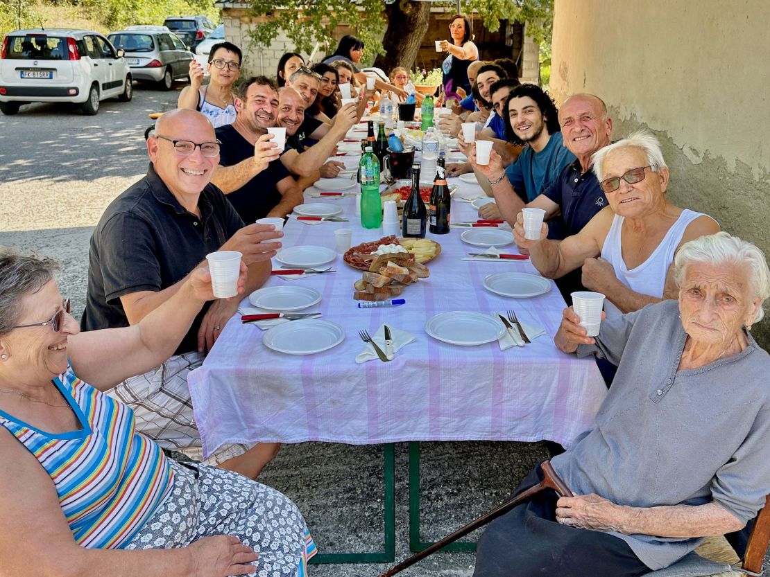 The couple enjoying a family lunch during summertime.