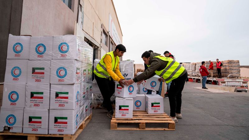 Лекарства за израелски заложници и палестинци са влезли в Газа каза