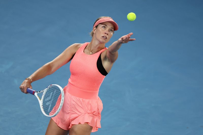 Iga Swiatek Survives Late Scare to Beat Danielle Collins at Australian Open