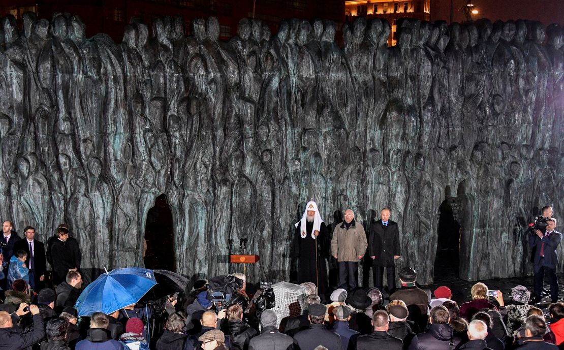 Russian President Vladimir Putin with Patriarch Kirill, the head of the Russian Orthodox Church, and former Human Rights Ombudsman Vladimir Lukin attend a ceremony unveiling the country's first national memorial to victims of Soviet-era political repressions called "The Wall of Grief" in downtown Moscow, Russia October 30, 2017. REUTERS/Alexander Nemenov/Pool